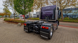 20251019-Tom-Holding-00322